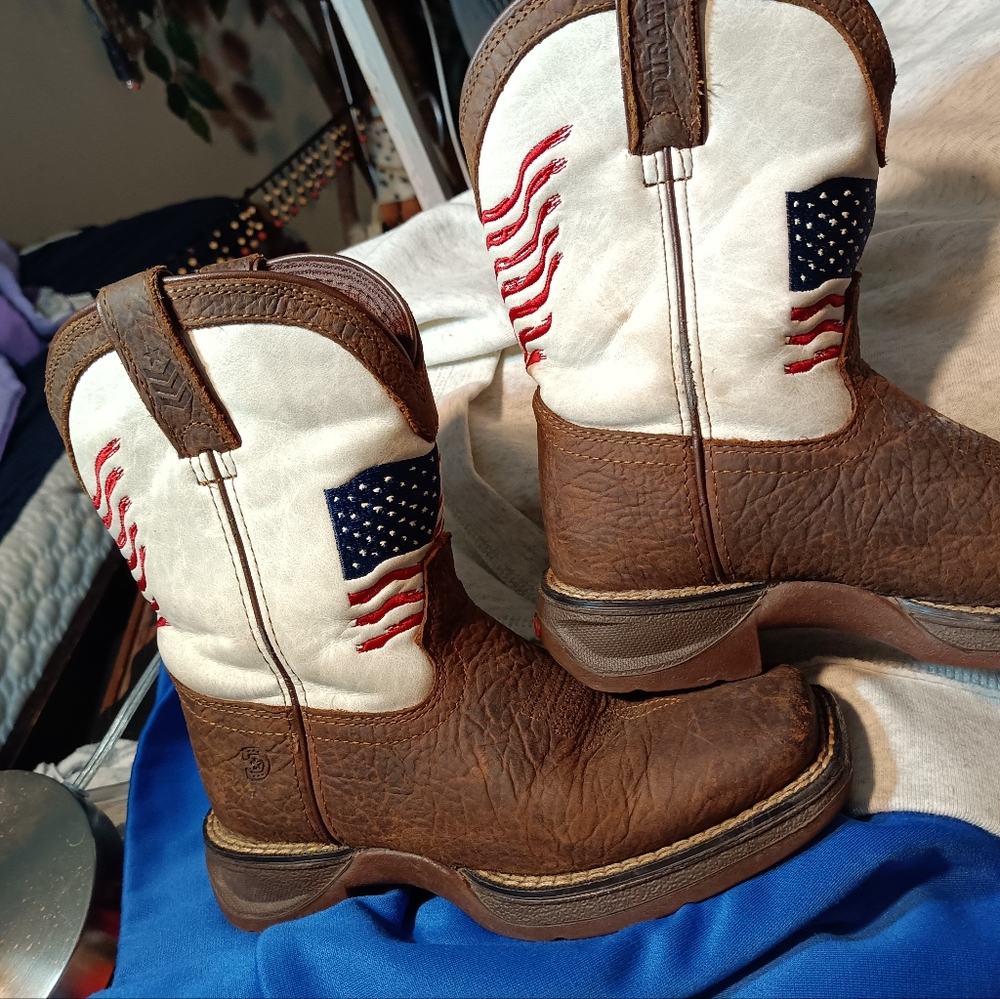 Kids boots